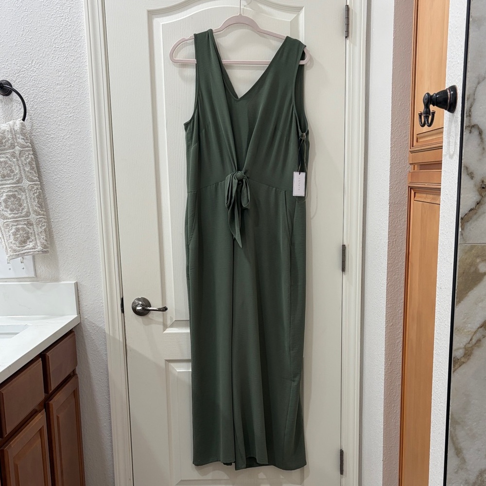 NWT Chic Green Sleeveless Jumpsuit